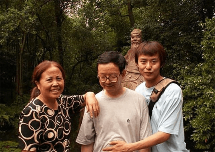 清华硕士，美国博士，弃百万年薪回国创业，如今却突然辞职，为啥