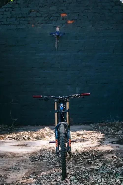 公路车和山地车的区别（山地车和公路车的详细对比）