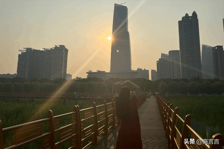 在家工作的职业有哪些(在家工作的职业有哪些家庭主妇)