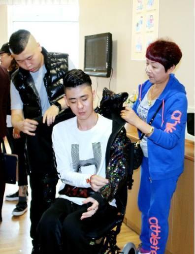 张云雷事件坠台是怎么回事？张云雷为什么会从站台掉下去