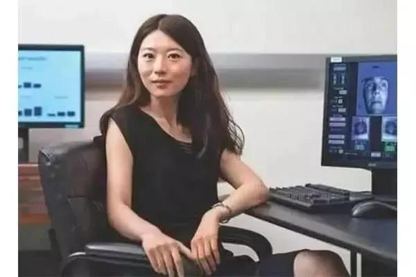 何碧玉为何不回国(何碧玉为何不回国 清华大学何碧玉现状)