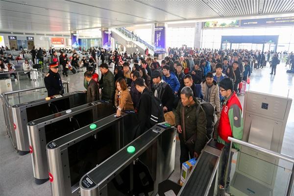 高铁提前多久检票？多数是提前15分钟检票