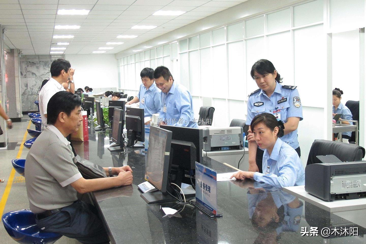 驾驶证和行驶证可以放在车上吗