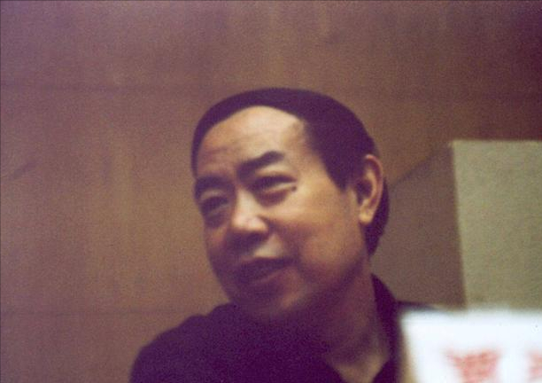 贾平凹的凹为什么读wa(贾平凹的凹为什么读wa 平和凹相对)