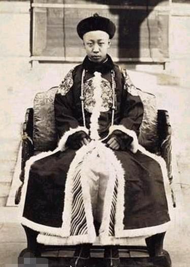 清朝历代帝王顺序表画像(清朝历代帝王顺序表及年龄)