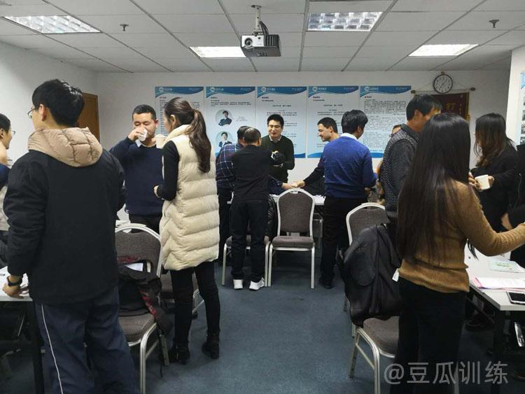 怎么学说话技巧和做事(怎么学说话技巧和做事,己所不欲勿施于人)