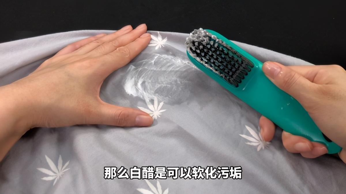 血渍弄在床单上怎么才能去掉(怎样去除血渍床单上)