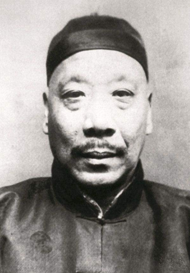 我国谁最早发现甲骨文(我国谁最早发现甲骨文)