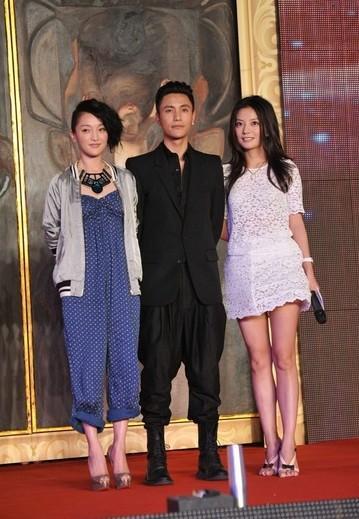 杨幂被扒了内裤让男人桶(杨幂不雅视频真相曝光 ) 杨幂被扒了内裤让男人桶(杨幂不雅视频真相曝光 )