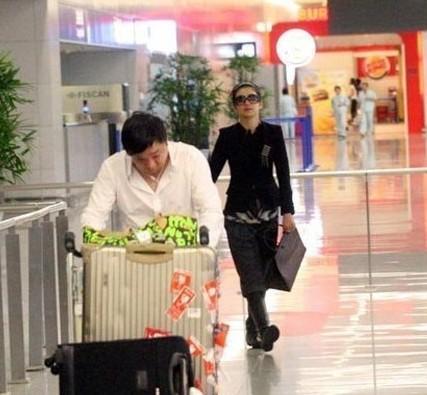 杨幂被扒了内裤让男人桶(杨幂不雅视频真相曝光 ) 杨幂被扒了内裤让男人桶(杨幂不雅视频真相曝光 )