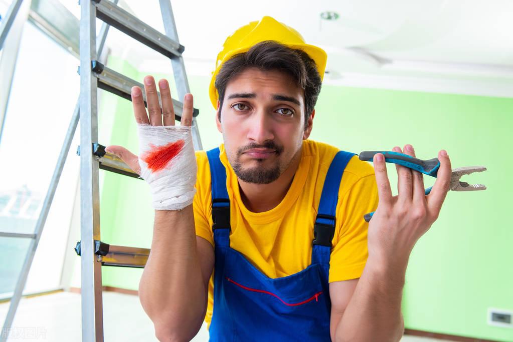 走工伤和不走工伤的区别（工伤走保险和不走保险有什么区别）