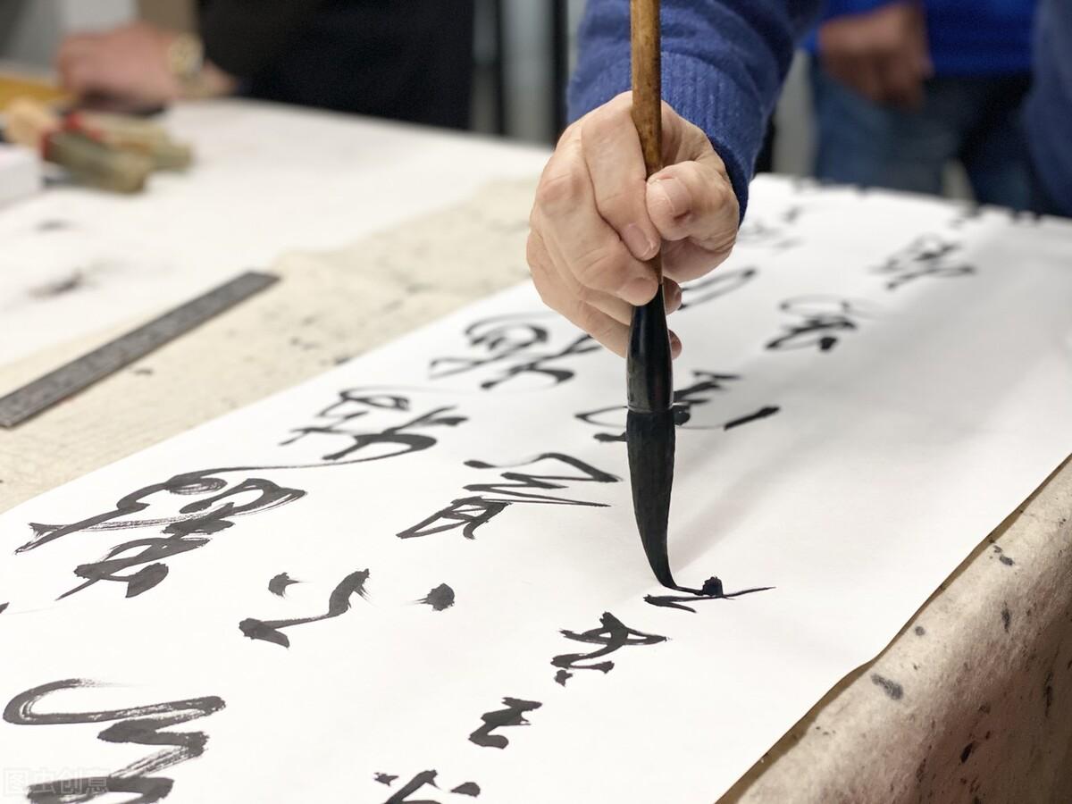 楷书的特点是什么（汉字楷书书法字体之首的缘由）