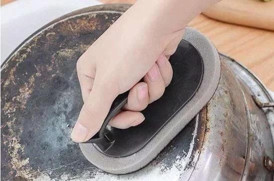 锅底烧糊的黑垢怎么去除（炒菜锅上的黑垢怎样去除）
