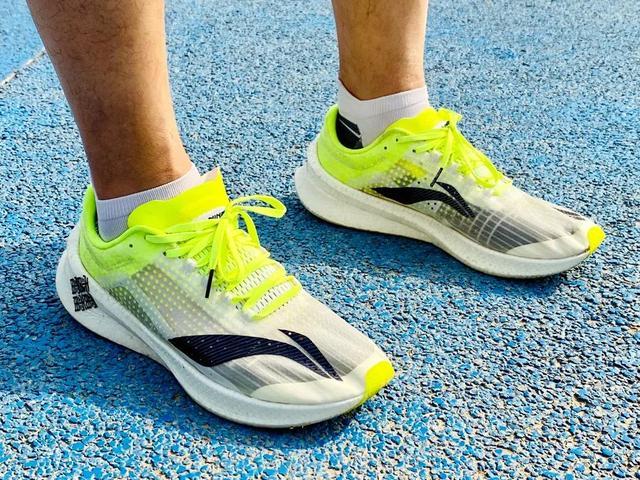 跑鞋排行榜前十名（专业户外跑鞋排行榜前十名）