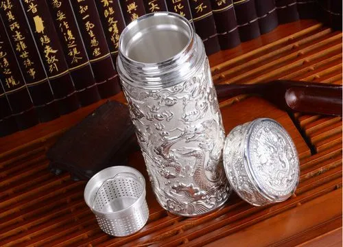 长期用银水杯的危害（长期喝银水杯对身体有害吗）