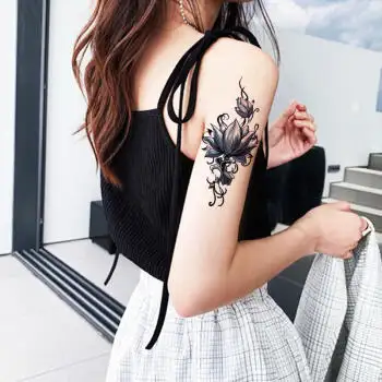 普通纹身师一个月收入（女纹身师的前景怎么样）