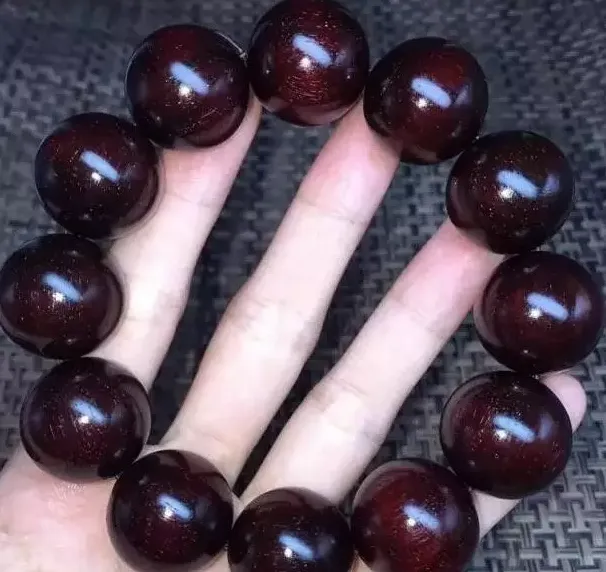 怎么选适合自己的小叶紫檀（选小叶紫檀需要注意什么）