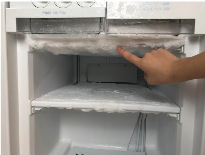 冰柜里的冰怎样才能快速去除（怎样可以快速去除冰箱里的冰）