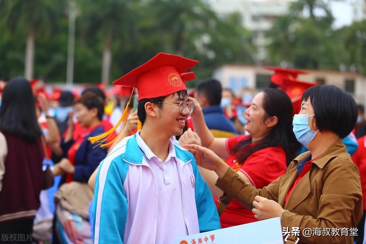 成人礼送什么礼物给男孩子（父母送男生成年礼什么礼物好）