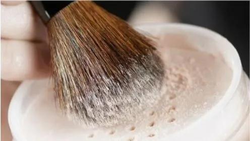 定妆粉怎么用才正确（定妆粉的正确使用方法及技巧 ）