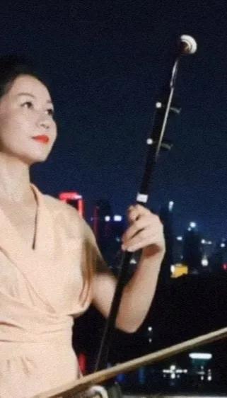 拉二胡最简单方法（学拉二胡的基本手法）