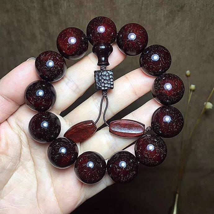 小叶紫檀与大叶紫檀的区别（大叶紫檀与小叶紫檀哪个贵）