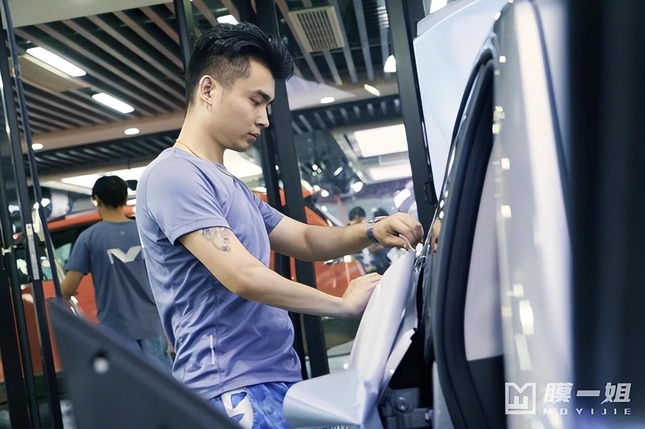 车膜一般多少钱（小车全车贴膜要多少钱）