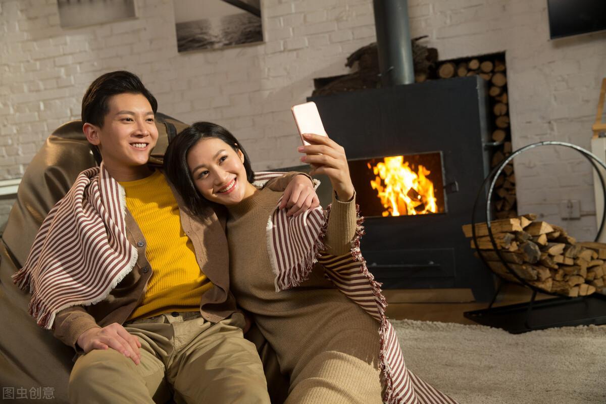 男生对你有好感的5暗示（怎样看出别人喜欢你）