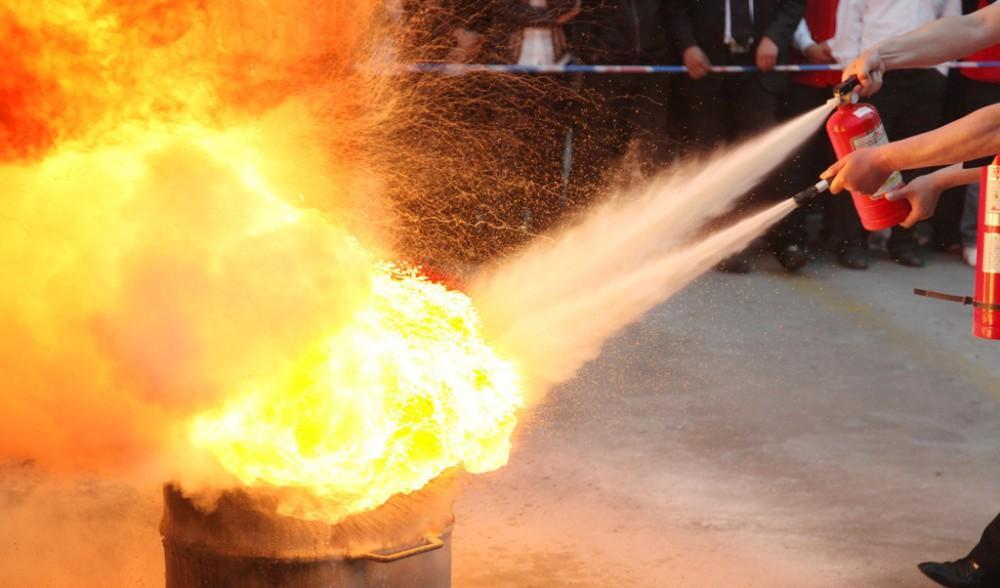 带电灭火用什么灭火器（配电室配备什么灭火器）