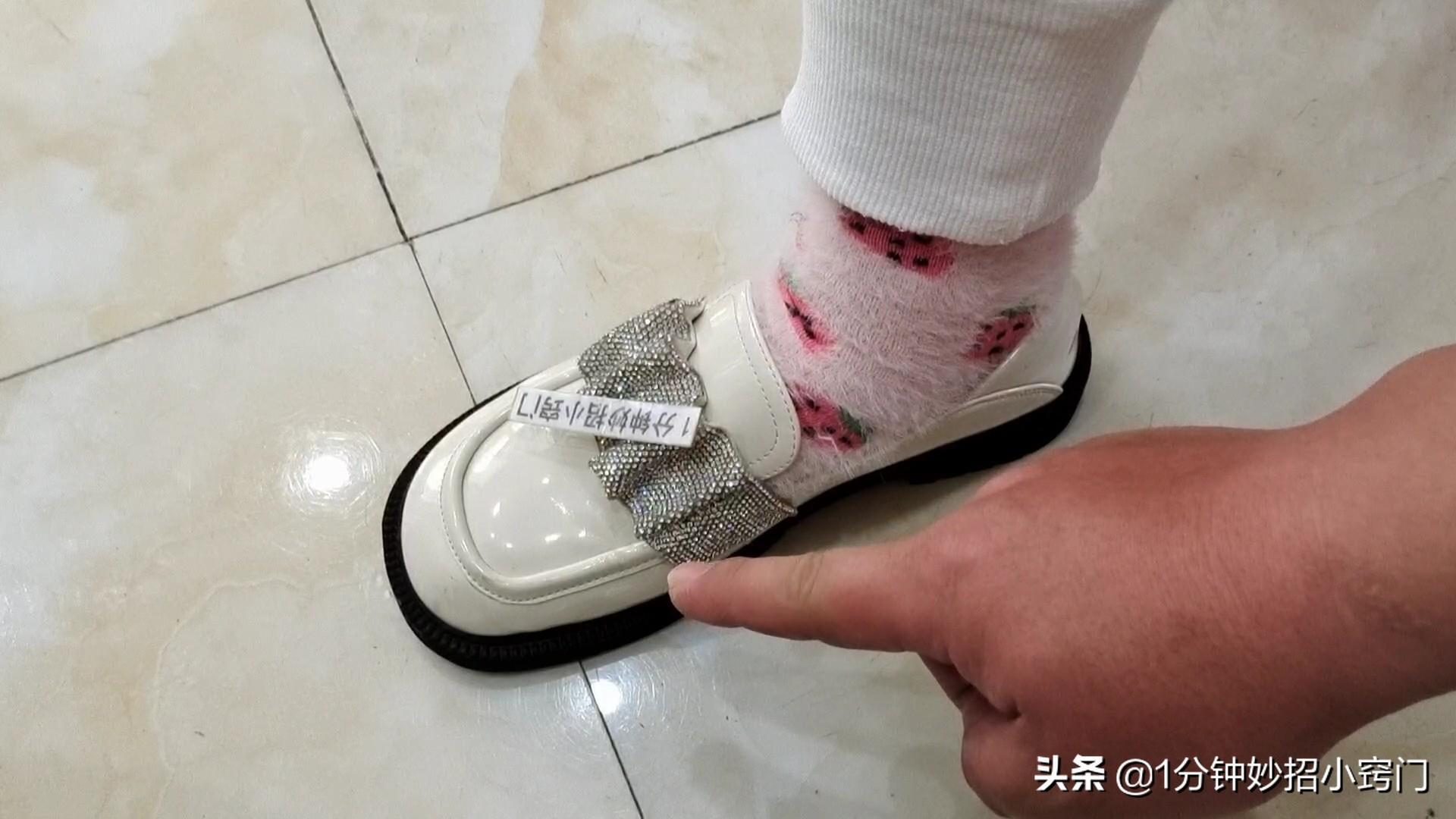 皮鞋小了点怎么才能弄大一点（鞋子买小了挤脚磨脚怎么办）