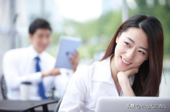 男领导对已婚女下属有好感的表现（ 异性上下级的微妙关系）