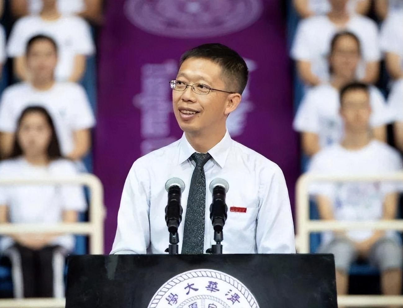 大学教授的工资多少钱一个月（名牌大学教授级别工资多少）