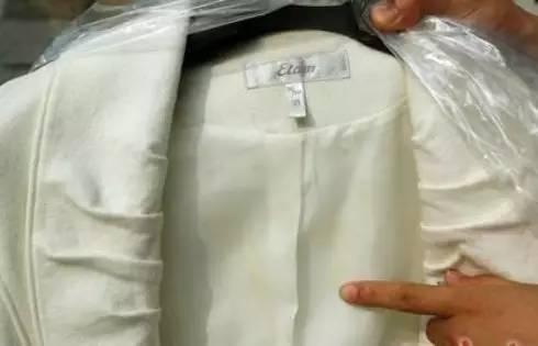 衣服泛黄怎样才能洗得干净（衣服泛黄了之后怎样才能洗白）