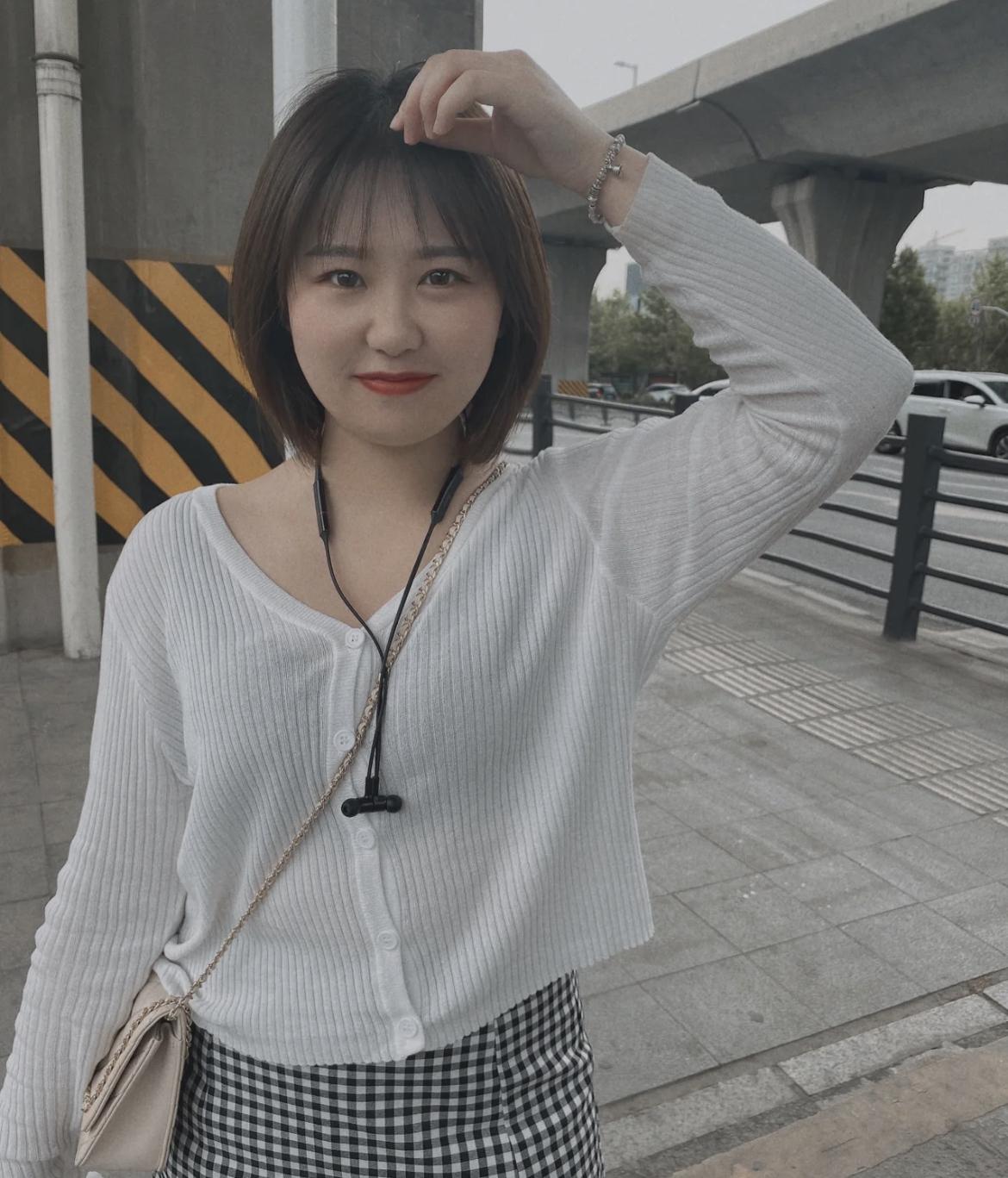 140斤胖女圆脸发型短发（胖妹圆脸的短发发型图片）