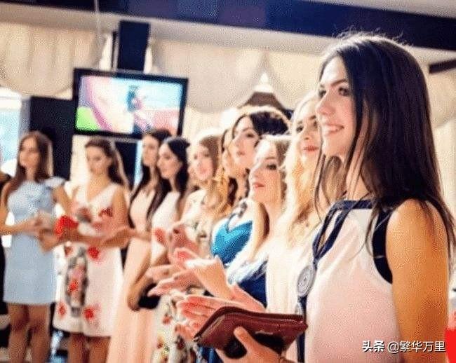 俄罗斯工资多少一个月（俄罗斯人均薪资是多少）