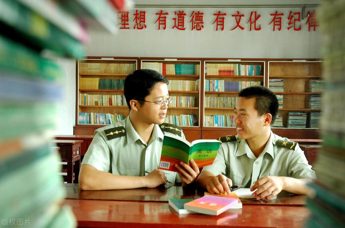 三期士官工资多少一个月（部队三期士官工资是多少钱）