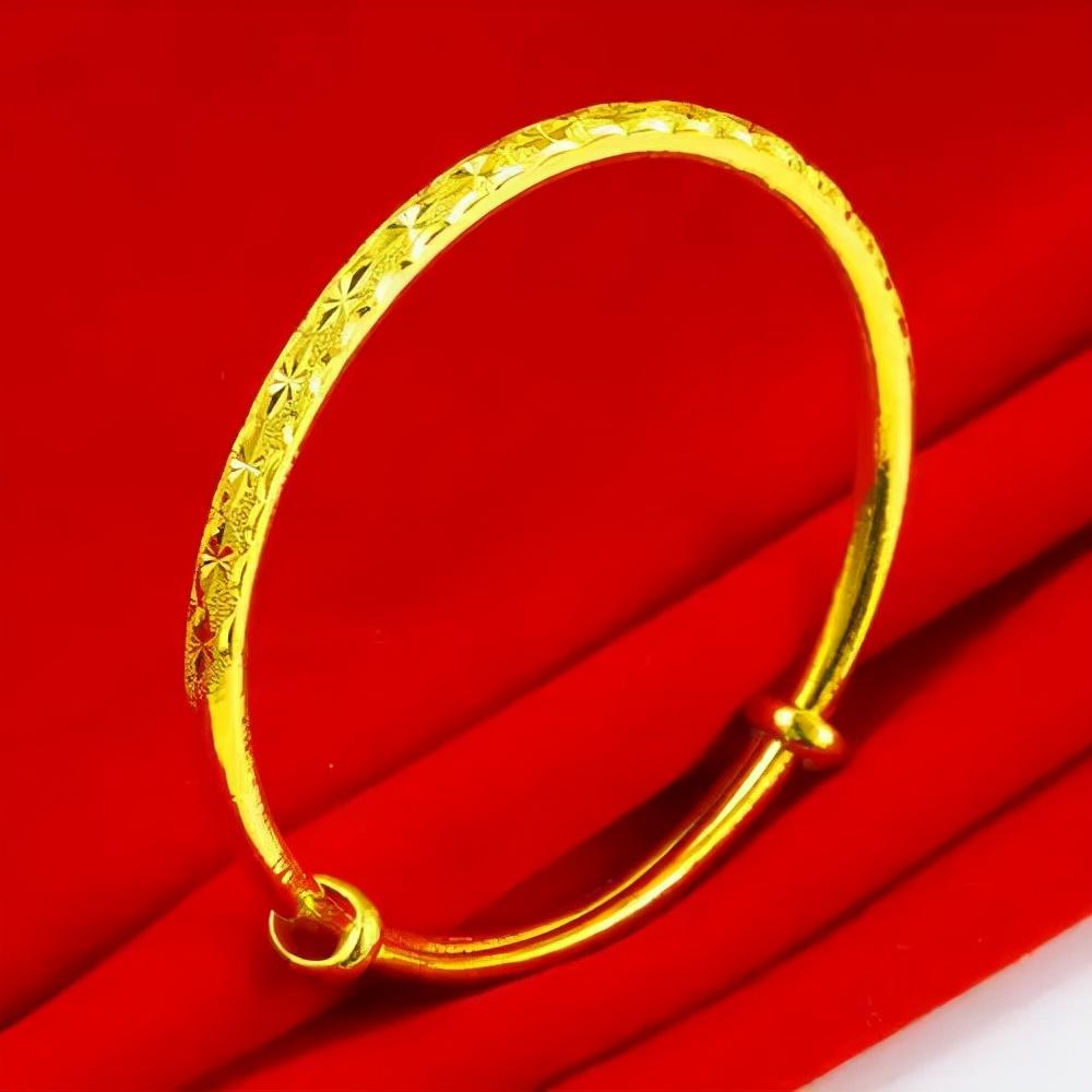 买千足金还是万足金好（足金999和千足金是一样的吗）