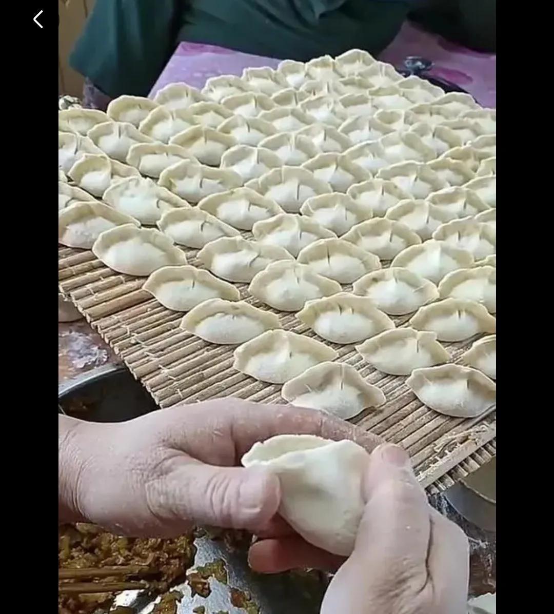 为什么春节要吃饺子（中国春节吃饺子的象征是什么）