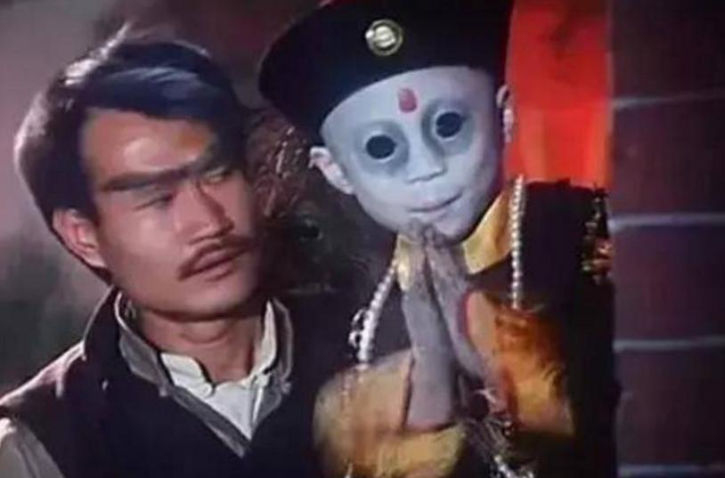 僵尸为什么都穿清朝官服（为什么鬼都穿清朝的衣服）