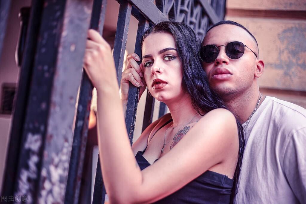 射手男被什么女的吃得死死的（射手男被哪个星座女吃定）