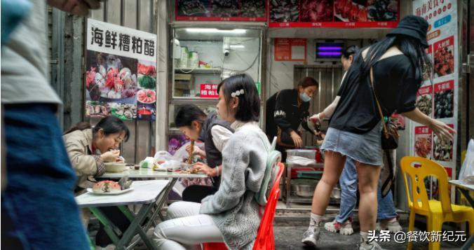 夜市摆摊卖什么最火爆（夜市最火的地摊生意有哪些）
