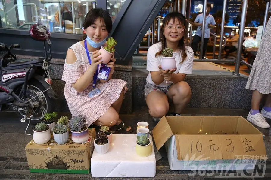 夏天摆摊卖什么赚钱成本又低（摆摊夏天卖什么东西挣钱）