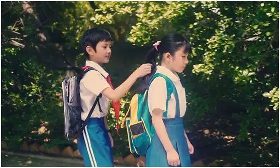 六年级可以谈恋爱吗（小学生六年级谈恋爱正常吗）