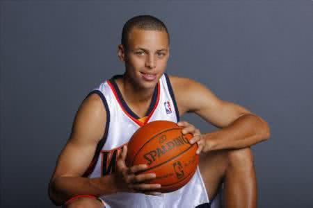 库里是黑人还是白人（库里是不是黑人血统）