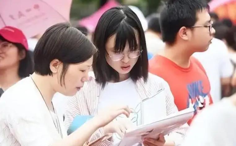 未来最吃香的十大行业2022（什么行业发展前景好）