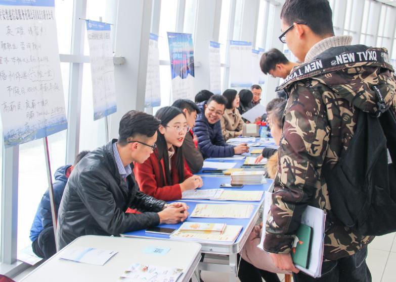 校招好还是自己找工作好（大专校招好还是自己找工作好）